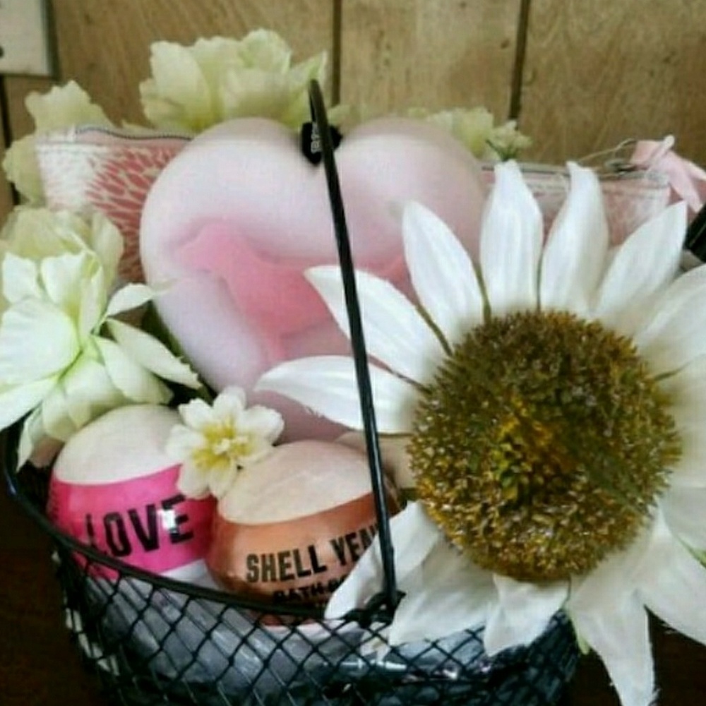 🔴SOLD🔴New Mother's Day Sunflower Gift Basket